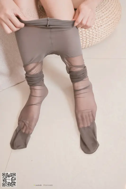 [SSA丝社]超清写真 NO.105 西西 腿模西西超短旗袍灰丝脱丝特写 - SSA丝社